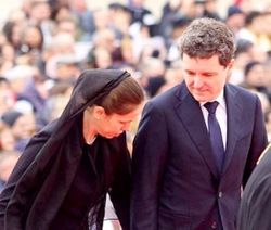 Mirabela Grădinaru, gafă la un eveniment important! Greşeala de neiertat făcută de partenera lui Nicuşor Dan Mirabela Grădinaru, gafă la un eveniment important! Greşeala de neiertat făcută de partenera lui Nicuşor Dan